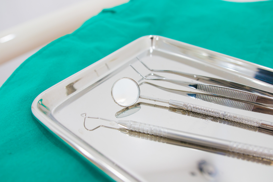 Tudta, hogy a menopauza nemcsak a hormonháztartást, hanem a száj egészségét is jelentősen befolyásolhatja?